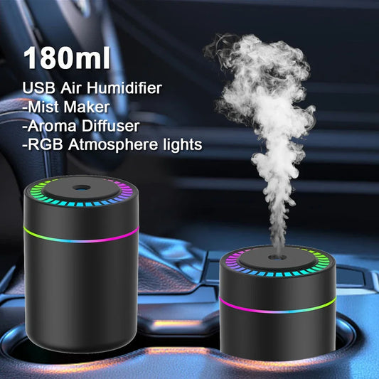 „Umidificator și difuzor de arome 180 ml cu alimentare USB Type-C. Ideal pentru casă, birou sau mașină, oferă pulverizare continuă sau intermitentă, oprire automată, lumină LED multicoloră și design compact. Perfect pentru aromaterapie, relaxare și un aer