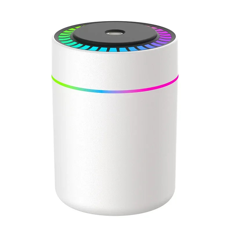 „Umidificator și difuzor de arome 180 ml cu alimentare USB Type-C. Ideal pentru casă, birou sau mașină, oferă pulverizare continuă sau intermitentă, oprire automată, lumină LED multicoloră și design compact. Perfect pentru aromaterapie, relaxare și un aer